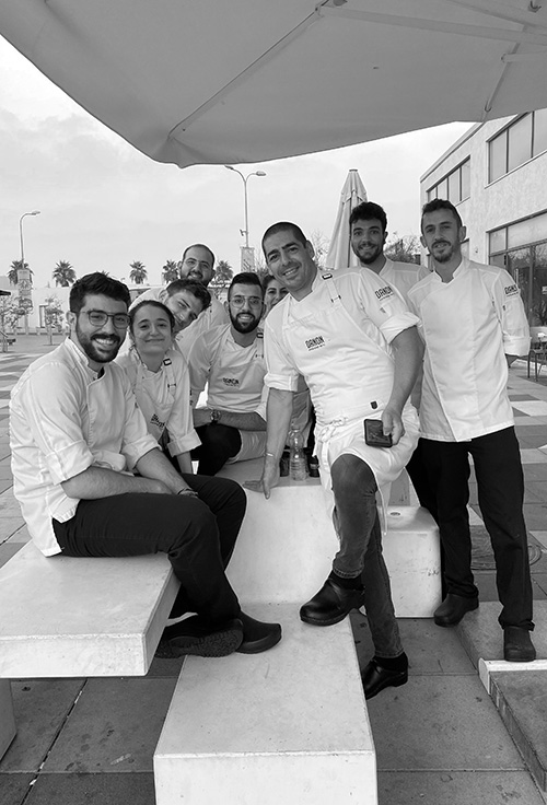 יוסי שיטרית מבשל עם תלמידי דנון